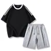 Traje de Tres Rayas para Hombre, Nuevo Estilo de Verano, Camiseta Suelta de Manga Corta, Pantalones de Cinco Cuartos, Conjunto de Dos Piezas, Traje Deportivo y de Ocio para Parejas