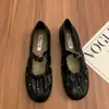 Sapatos Flats Franceses Retrô Bico Redondo Couro Macio Sapatos de Vovó 2026 Primavera Novos Versáteis Confortáveis Sapatilhas Femininas