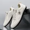 Sapatos masculinos de sola macia e resistentes ao desgaste, tênis de couro da moda estilo Paul novo, tênis de corrida com amortecimento a ar versão coreana, sapatos esportivos com cadarço para homens