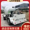 Camión revolvedor de orugas: El chasis de orugas es resistente a los impactos, asegurando una carga y descarga fluidas. Camión cisterna mezclador con orugas