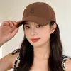 Gorra de Béisbol Bordada de Oso de Dibujos Animados Linda con Acabado de Alta Gama, Elegante y que Afina el Rostro, Gorra Versátil para Cabezas Grandes