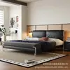 Bauhaus Piel de Vaca Capa Superior Almacenamiento Respaldo Doble Tapicería Suave Cama Doble Minimalista Estructura de Cama de Acero Inoxidable Muebles para Apartamento Hotel