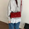 Bolsa Cilíndrica de Gran Capacidad con Textura de Remaches y Diseño de Nicho de Superficie Suave, Bolso Almohada Vintage de Moda para Llevar Debajo del Brazo o Cruzado