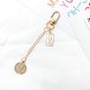 Versión coreana de cadena de perlas para cabeza de belleza retro llavero anillos para llaves redondos con letras para mujer adornos para bolso pequeños regalos al por mayor