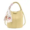 Bolso de Cubo de Mano Nuevo Estilo Coreano de Nicho Estilo Ins Elegante y de Gama Alta, Bolso Cruzado de Mujer Moderno y Versátil con un Bolsillo Interior Pequeño