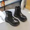 Colección otoño/invierno 2026: Botines cortos para niños y niñas, con un diseño elegante y clásico, fabricados con cuero de microfibra duradero y antideslizante, y populares entre los influencers en línea