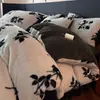 Manta con Estampado de Leopardo Maillard de Piel de Conejo Juego de Cuatro Piezas Invierno Engrosado Cálido Sábana Bajera y Funda de Edredón de Terciopelo de Leche Ropa de Cama