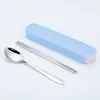 1010 Juego de Cubiertos Portátil de Acero Inoxidable Juego de Tres Piezas Cuchillo, Tenedor, Cuchara y Palillos Regalo para Estudiante Caja de Almacenamiento para Exteriores Personalizado