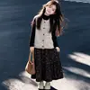 Traje de Otoño e Invierno para Niñas Estilo 2026 Dulce Niña Estilo Coreano Niños Medianos y Grandes Chaleco de Punto Capa Base Falda Media Conjunto