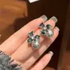 Brincos Retro Franceses de Flor Preta com Pérolas para Mulheres, Brincos Geométricos de Design Exclusivo, Luxo Acessível Elegantes Brincos de Flor