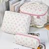 Bolsa de Maquillaje Grande de Nuevo Estilo con Lazo Transfronteriza, Bolsa de Almacenamiento de Artículos de Tocador Portátil de Nicho, Bolso de Mano Floral Acolchado