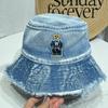 Sombrero de pescador deshilachado de mezclilla lavada retro japonés para mujer, sombrero de cubo bordado con oso de dibujos animados coreano, sombrero para el sol que hace que la cara parezca pequeña