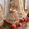 Bambú Ratán Retro Linterna de Viento Colgante de Mano Decorativa para Estancia en Casa al Aire Libre Adornos Candelabro Linterna de Palacio Accesorios de Fotografía