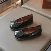 Zapatos de Cuero para Niñas 2026 Otoño Nueva Moda Versátiles Zapatos de Princesa para Niños, Zapatos de Baile para Niñas Pequeñas, Mocasines Infantiles