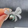 Acessórios DIY Novo Broche de Laço Doce e Luxuoso Pino de Zircônia Banhado a Cobre Dourado de Alta Qualidade Porta Vazio de Corsage de Pérola