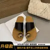 Sandalias planas tipo mule de estilo coreano para mujer, adecuadas para uso en exteriores, con suelas suaves y características antideslizantes, nuevo modelo de verano 2025 para uso en la costa y la playa