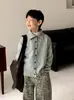Cardigan de Tricô Infantil Estilo Preguiçoso Gola Revers Cor Lisa Jaqueta para Meninos Moda e Versátil Outono e Inverno Novo Suéter para Meninas Tendência