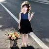 Vestido Saia Patchwork Sem Mangas para Meninas Verão 2026 Novo Estilo Menina Aluna do Ensino Fundamental Vestido Regata Roupas de Verão Vestido Estilo Coreano Infantil
