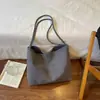 Bolsa Saco Textura Casual Simples Fashionável Tendência Outono 2026 Nova Chegada Bolsa de Grande Capacidade Bolsa de Ombro Estilosa Feminina