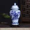 Jarrón de porcelana azul y blanca de Jingdezhen, una nueva pieza decorativa creativa de estilo chino para la sala de estar, utilizada para arreglos florales
