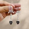 Amazon comercio exterior transfronterizo original corazón de lazo corazón a corazón aretes góticos plateados negros y rojos joyería al por mayor