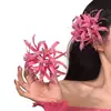 Novo prendedor de cabelo estilo chinês super fada cor rosa vermelha lírio-aranha para mulheres, presilha lateral floral, acessório de foto atmosférico, ornamento de cabelo