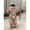 Conjunto de Roupa de Outono para Meninos 2026 Novo Estiloso Jaqueta Jeans de Outono para Bebê Conjunto de Três Peças de Manga Longa Estilo Primavera e Outono para Crianças
