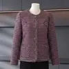 Chaqueta de rayas estilo francés de mamá, ropa para mujer de mediana edad y mayores, novedad de otoño 2026, cuello redondo, elegante, con estilo, top holgado