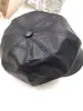 Nuevo Estilo Primavera y Otoño 2025 Sombrero Octagonal Pequeño de Cuero para Mujer Sombrero de Copa Británico de PU de Color Sólido Sombrero de Sol Versátil para Exteriores