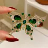 Broche de borboleta leve de luxo high-end High-end Niche Design Sense Corpete Anti-luz Pin Acessórios de vestuário femininos