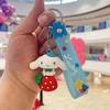 Sanrio Kurome Llavero de Fresa Abrazo Llavero Lindo para Mujer Colgante para Coche Estudiante Mochila Escolar Colgante Regalo
