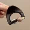 Pinza para el cabello de tamaño mediano de lunares blancos y negros estilo francés, diseñada para la parte trasera de la cabeza, un accesorio para el cabello nuevo y elegante con un aspecto sofisticado y con estilo