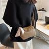 Bolsa Transversal de Design Exclusivo Feminina 2024 Verão Nova Moda Simples para Ombro ou Axila Bolsa de Mão de Alto Padrão
