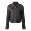 Jaqueta de couro feminina, estilo de alta qualidade, nova coleção 2026, primavera/outono, estilo biker retrô, comprimento curto, marrom, perfeita para figuras petites, moderna e estilosa