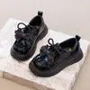 Mocassins de Couro para Meninas 2026 Novo Estilo Sapatos Infantis Estilo Britânico Sapatos Individuais para Meninas Sapatos Sociais com Laço Sapatos Infantis