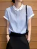 Camisa de Manga Curta Listrada Azul Feminina 2026 Verão Novo Design Moda Redutora de Idade Emagrecimento Traje de Trabalho Temperamento Top