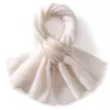 Venta al por mayor de fábrica 100% cachemir otoño e invierno plisado hueco cruz color sólido calentador de cuello bufanda tejida