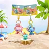 Jinnew & Stitch Co-Diseñado Ángel Xiaojin Conjunto de Playa de Verano para Tres Personas Llavero Lindo de Dibujos Animados