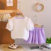 Moda fino conjunto de verão 2026 novo estilo de verão para bebês meninas, conjunto de duas peças com manga bufante de coelho e floral atacado