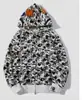 2026 nova marca da moda transfronteiriça moletom com zíper camuflado de tubarão Bape, jaqueta com capuz masculina primavera/outono, estampa digital, atacado