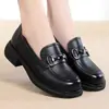 Mocasines negros de suela gruesa para mujer, nuevos zapatos de vestir sencillos de punta redonda versátiles para otoño 2026, zapatos de charol brillante de estilo británico retro