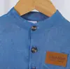 Conjunto de Camisa de Mezclilla con Cuello Alto para Niños, Temporada de Primavera y Otoño, Top de Manga Larga Decorado con Etiqueta de Cuero, Pantalones de Pana, Conjunto de Dos Piezas para Niños