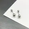Mini trevo de quatro folhas titânio aço fivela osso da orelha feminina titânio aço agulha fina prego osso da orelha rosca versão coreana de brincos de tendência versáteis atacado