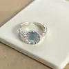 Anillo de Aguamarina Estilo Coreano, Diseño de Nicho con un Toque de Lujo, Anillo Versátil para Mujer Chapado en Plata y Incrustado con Piedras, Fuente de Suministro