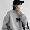 Otoño 2026 Nuevo Estilo Coreano Moda Diseño Holgado Adelgazante Estilo Hong Kong Estampado de Letras Sudadera Cuello Redondo con Forro Polar