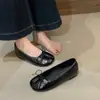 Sapatos femininos retrô vermelhos com bico dividido estilo casco de porco com aumento interno de altura, novidade outono 2026, calce fácil versáteis, sapatos Mary Jane