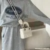 Bolsa Infantil Estilo Nuevo Otoño e Invierno Estilo Pequeño Fragante Bolso de Mano Acolchado para Niñas Bolso Cruzado con Correa Ancha para el Hombro Bolso de Labial con Letras