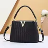 Moda de Lujo Ligero 2026 Estilo Nuevo de Moda Hombro Único Retro Personalidad Cruzada Bolso de Mano Pequeño de Lona de Moda para Mujer