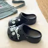 Nicho, no chocarán2026 Verano EVA Corazón Azul Oso Pequeño Sencillo Diario Versátil Ligero Zapatillas de Punta Cerrada Mujer