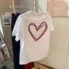 Camiseta de Manga Corta con Estampado de Corazón Inspirado en Diseño de Seda de Leche para Hombres y Mujeres, Top Versátil de Verano Holgado Estilo Chic de Estudiante
